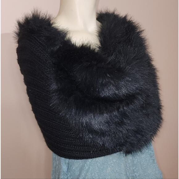 EXPRESS BLACK FAUX FUR ACRYLIC ETERNITY SCARF ONE SIZE - Picture 5 of 7